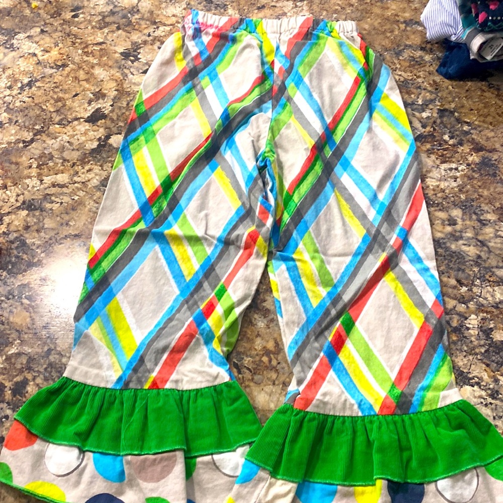 Girls cute bottoms size 4 worn once, in good condition.